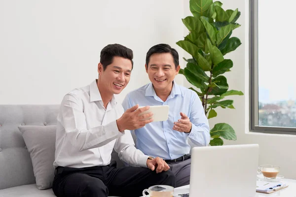 Dos Hombres Negocios Están Trabajando Oficina Concepto Negocio — Foto de Stock