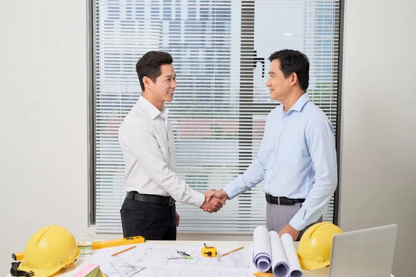 Architect Discussing Project Office Partner — Stock Photo, Image