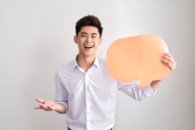 Boş konuşma balonu ile metin için yer tutan adam