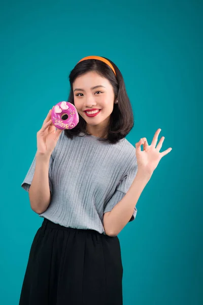 Aziatische Schoonheid Meisje Roze Donut Houden Retro Blijde Vrouw Met — Stockfoto