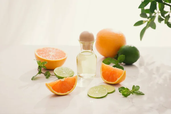 Biologische Cosmetica Met Kruidenextracten Van Citroen Sinaasappel Munt Een Heldere — Stockfoto