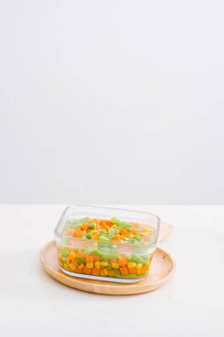 Taze ev yapımı sebze çorbası. Yakın çekim. Tüm arka plan.