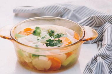 Cam Aranjman peçeteye çeşitli sebze yakın çekim