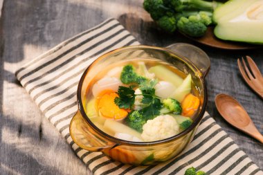 Cam Aranjman peçeteye çeşitli sebze yakın çekim