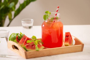 Arka planda Soğuk Karpuz Smoothie