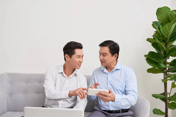 Dos Hombres Negocios Están Trabajando Oficina Concepto Negocio — Foto de Stock