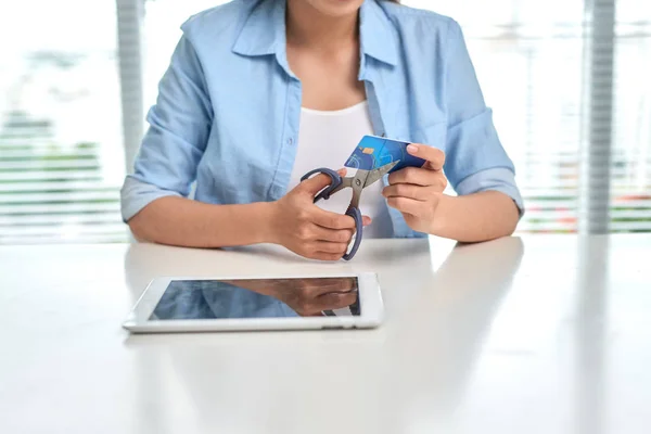 Female Shopaholic Cutting Her Credit Card Scissors — Stock Photo, Image