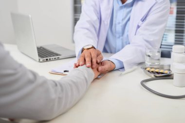 Asya Doktor danışır genç hasta