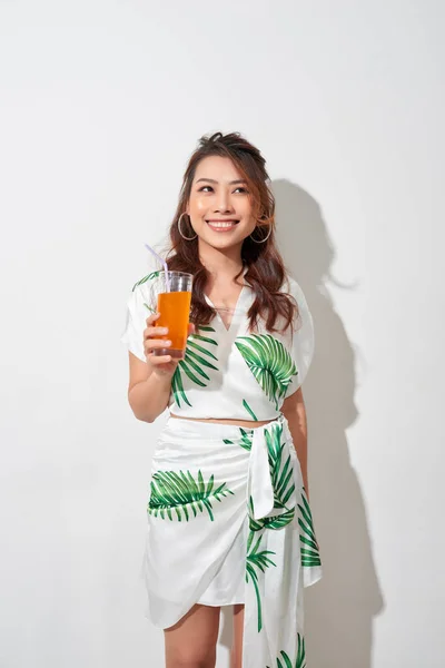 Mulher Asiática Feliz Verão Roupas Casuais Com Copo Bebida Suco — Fotografia de Stock