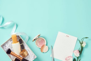 Makyaj ve kozmetik seti hediyesi