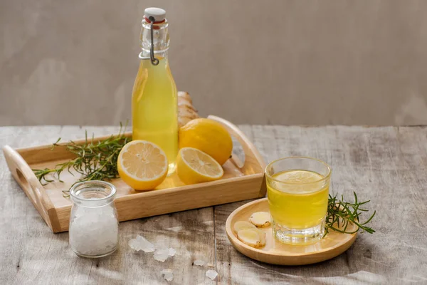 Ginger Ale Bebida Refrigerante Orgânico Caseiro Limão Gengibre Espaço Cópia — Fotografia de Stock