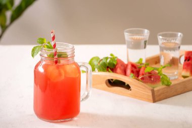 Arka planda Soğuk Karpuz Smoothie