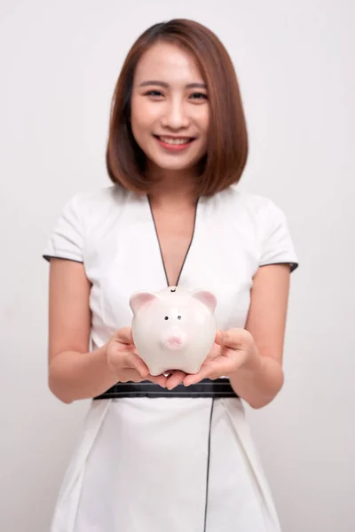 Feliz Hermosa Mujer Celebrar Brazos Divertido Piggybank Sobre Fondo Blanco — Foto de Stock