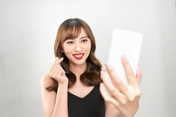 Femme Prenant Selfie Avec Coeur Style Coréen — Photo