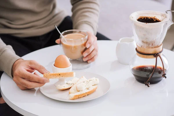 Frisches Leckeres Frühstück Mit Weich Gekochtem Knusprigen Toasts Und Tasse — Stockfoto