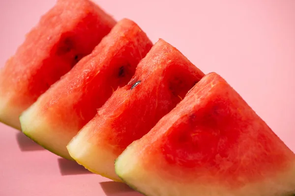 Gesneden Watermeloen Roze Achtergrond — Stockfoto