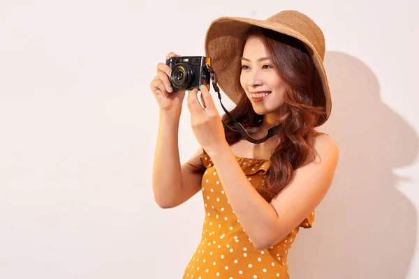 Attractive Young Woman Photo Camera Her Hand Isolated Beige Background — Stock Photo, Image