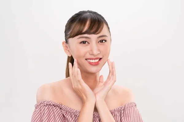 Attrayant Asiatique Femme Soins Peau Image Sur Fond Blanc — Photo