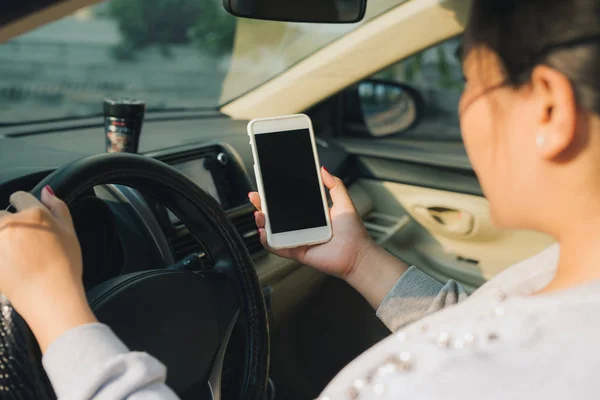 Mockup Image Woman Driver Using Smartphone Blank Screen Car — Stock Photo, Image