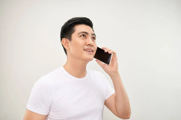 Молодой Человек Говорит Мобильным Телефоном — стоковое фото