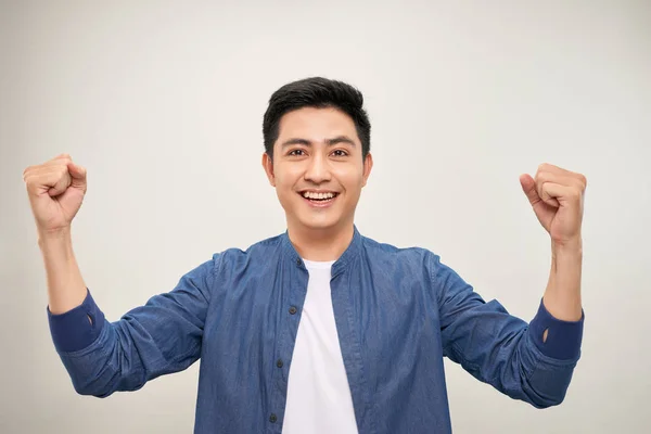 Cool Asyalı Adam Kazandı Işareti — Stok fotoğraf