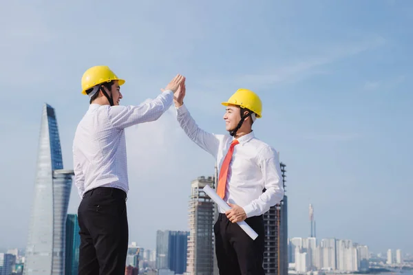 Ingénieur Mains Air Sur Chantier — Photo