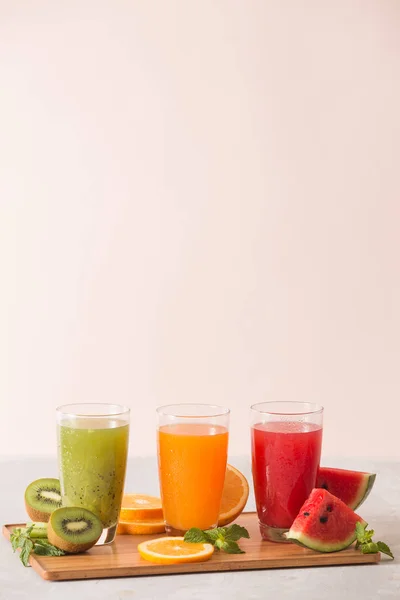 Sortimento Suco Frutas Legumes Vidro Ingredientes Orgânicos Frescos Saúde Desintoxicação — Fotografia de Stock