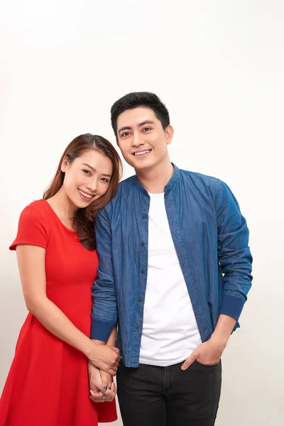 Glücklich Asiatische Paar Halten Hand Über Weißen Hintergrund — Stockfoto