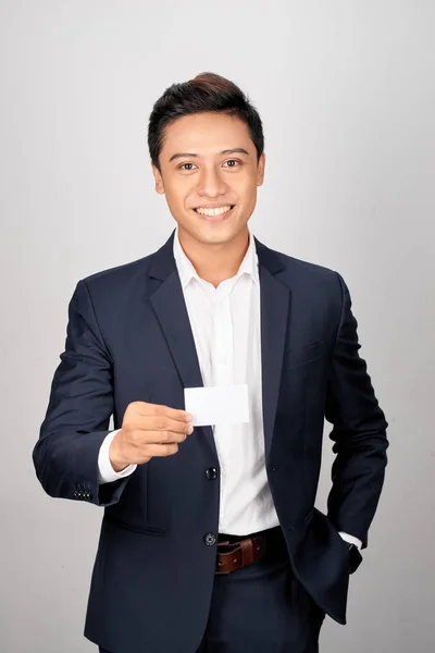 Asiatische Junge Geschäftsmann Halten Mit Visitenkarte — Stockfoto