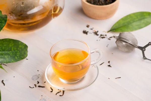 Листья Сушеного Чая Чайником — стоковое фото