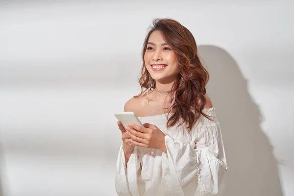 Smiling Attractive Asian Woman Texting Mobile Phone While Standing Isolated — Stock Photo, Image