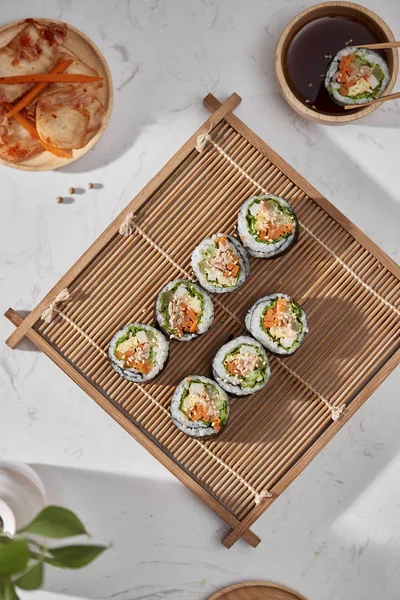 Rollo Coreano Gimbap Kimbob Hecho Arroz Blanco Vapor Bap Varios —  Fotos de Stock