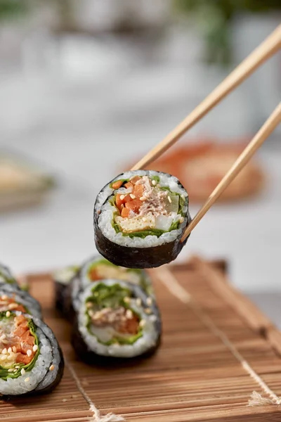 Rollo Coreano Gimbap Kimbob Hecho Arroz Blanco Vapor Bap Varios —  Fotos de Stock