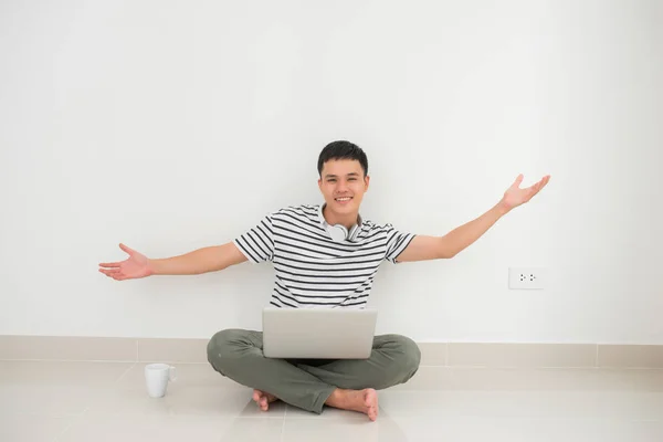 Successful Man Online Arms Isolated White Background — Stock Photo, Image