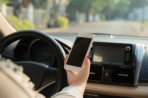 Young Female Driver Using Touch Screen Smartphone Hand Holding Steering — Stock Photo, Image