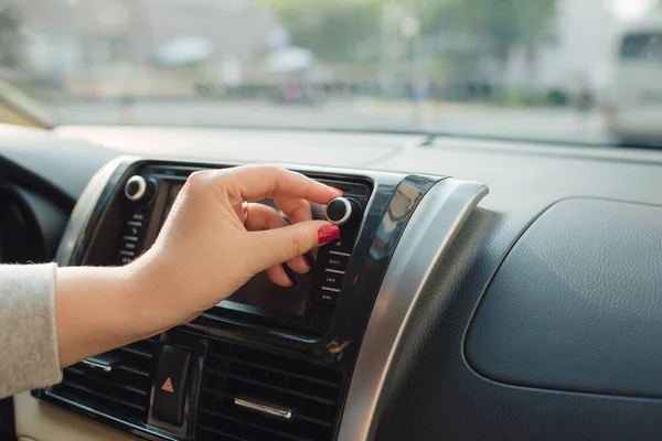 Encendiendo Radio Coche Que Conduce Casa — Foto de Stock