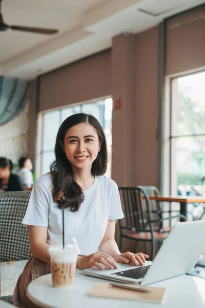 Lifestyle Fashion Portrait Pretty Young Girl Working Laptop Open Space — Stock Photo, Image