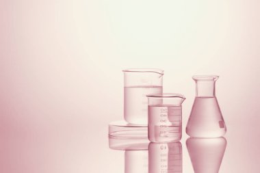 Çeşitli laboratuvar cam donanımları - Resim