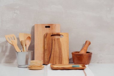 Metin için boş alanı olan mutfak gereçleri, ev mutfak dekoru konsepti, ön görünüm