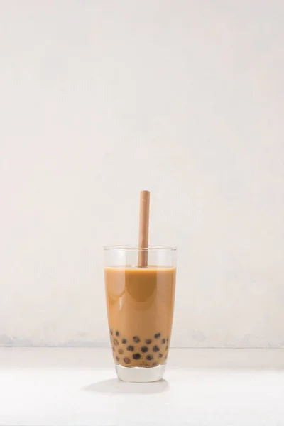 Schokolade Bubble Tea Glas Mit Trinkhalm Auf Weißem Hintergrund — Stockfoto