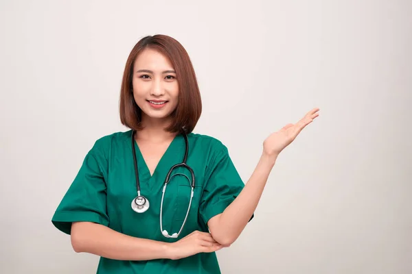 Infermiera Uniforme Con Stetoscopio Isolato Sfondo Bianco — Foto Stock