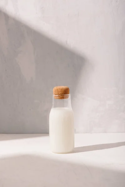 Latte Cocktail Concetto Creativo Minimalismo Stile Angolo Vista Spazio Testo — Foto Stock