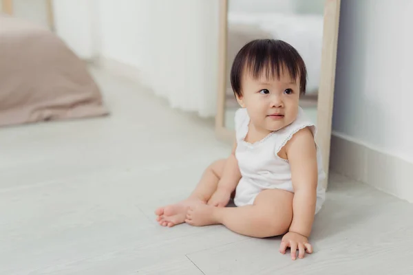 Little Baby Girl Sitting Floor Kid Home Concept — Stock Photo, Image