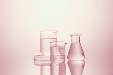 Çeşitli laboratuvar cam donanımları - Resim