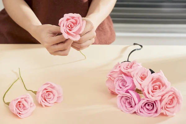 Nsanlar Kağıt Zanaat Çiçek Sanat Yapma — Stok fotoğraf