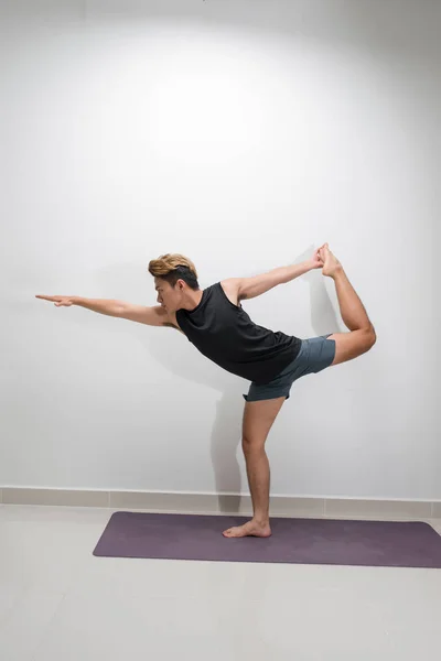 Concept Fitness Yoga Mode Vie Sain Pose Guerrier Sur Des — Photo