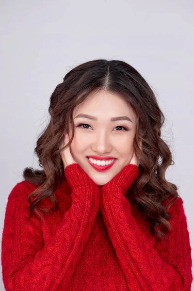 Retrato Beleza Inverno Menina Asiática Vermelho Malha Vestido Férias Natal — Fotografia de Stock