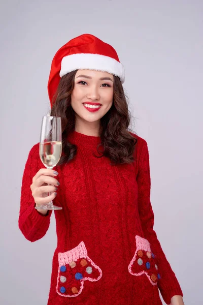 Donna Allegra Indossando Cappello Natale Vestito Possesso Bicchiere Champagne — Foto Stock