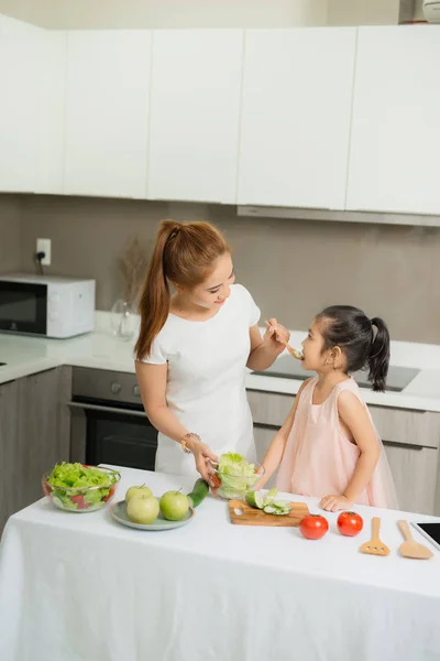 Happy Mother Her Daughter Enjoy Making Having Healthy Meal Together — Stock Photo, Image