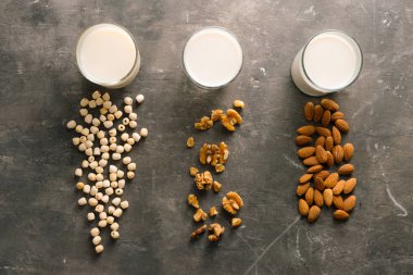 Süt gözlükleri: badem, soya, ceviz. Üst görünüm.